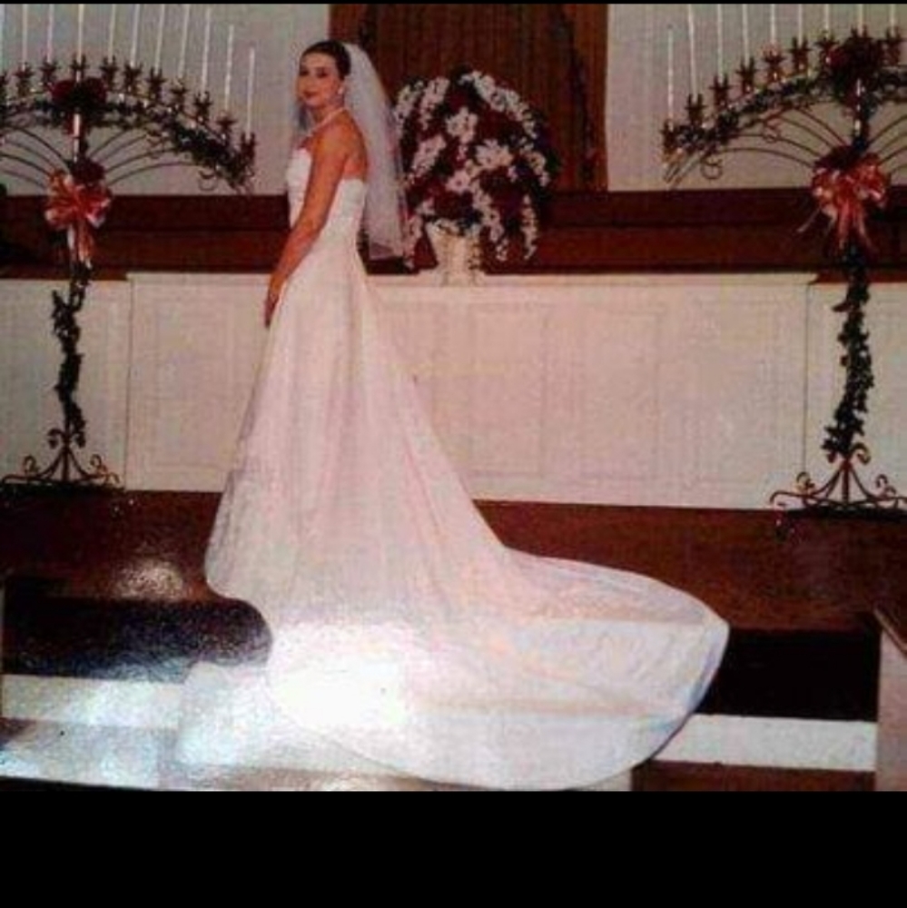 Emme size 10 wedding dress